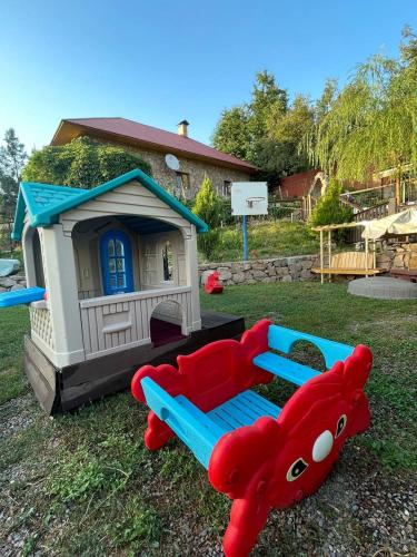 Playground, Гостевои дом Chimgan Apple Garden in Yusufkhona