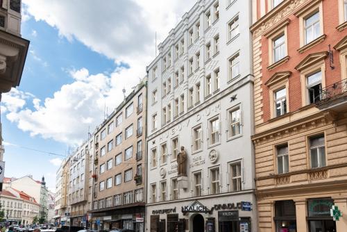 Theatre 9 Apartments by Adrez - image 9