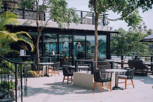 Eten en drinken, Natee The Riverfront Hotel Kanchanaburi in Kanchanaburi