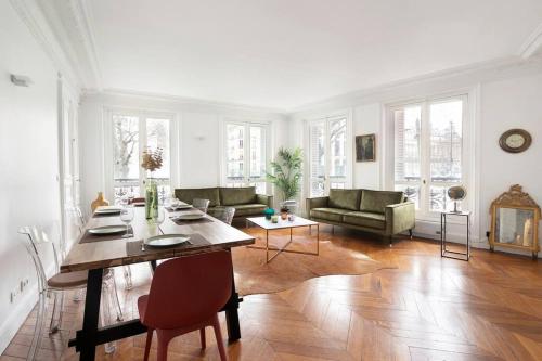 Sweet Luxury Home Arc the Triomphe near Champs Elysées and Palais des Congrès 8 ppl, París