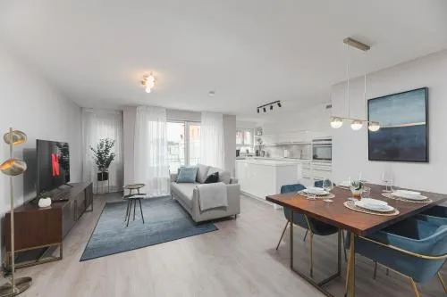 Deluxe Business Apartment 90qm 2 SZ und Büro Tiefgarage 3 Min Flughafen in Leinfelden-Echterdingen, Deutschland