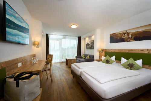 1 king bed, 1 sofa bed