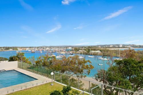 Oceanfront apartment on top of point Cartwright