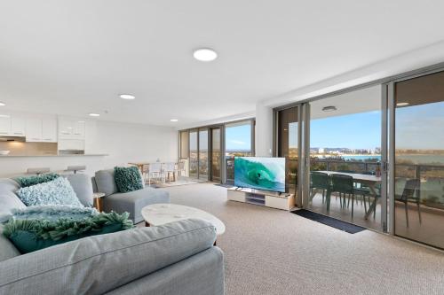 Oceanfront apartment on top of point Cartwright, Buddina (Foto 7)