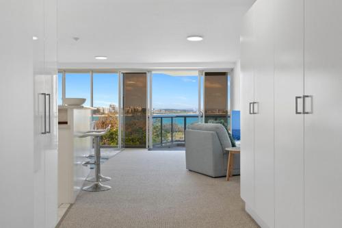 Oceanfront apartment on top of point Cartwright, Buddina (Foto 10)