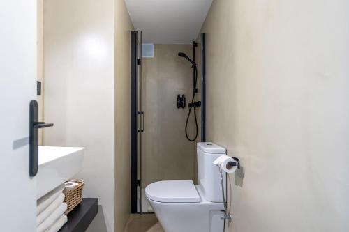 Quadruple Room with Balcony image 7