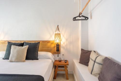 Quadruple Room with Balcony image 9