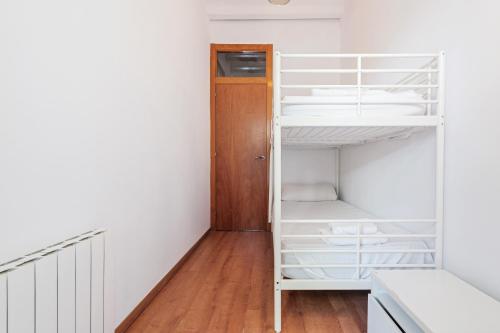 Bright 2BR in Clot Desk Fiber Wi-Fi - image 5