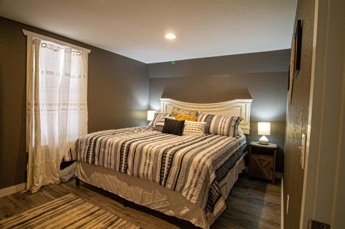 Mountain Haven Dragons Nest Cabin in Robbinsville, USA