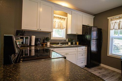 Mountain Haven Dragons Nest Cabin in Robbinsville, USA