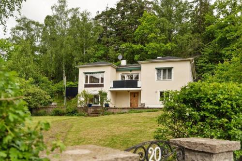 B&B Stocksund - Room in a spacious villa - Bed and Breakfast Stocksund