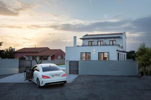 Villa image 1