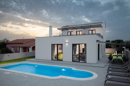 Villa image 3