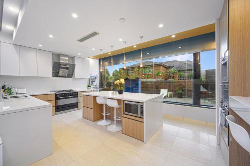 Putney Brand New Luxury House Pool & Waterview