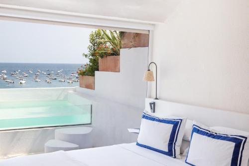 Hotel Llevant - image 2