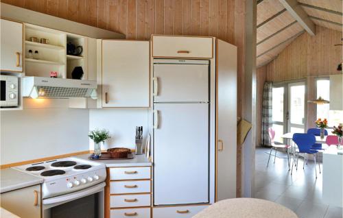 厨房, Nice Home In Hvide Sande With 3 Bedrooms, Sauna And Wifi in 荷韦德山迪