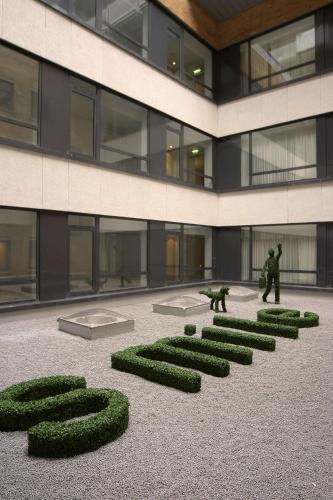 Park Plaza Cardiff - image 5