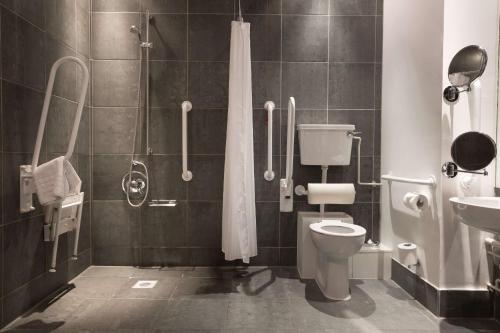 Park Plaza Cardiff - image 14