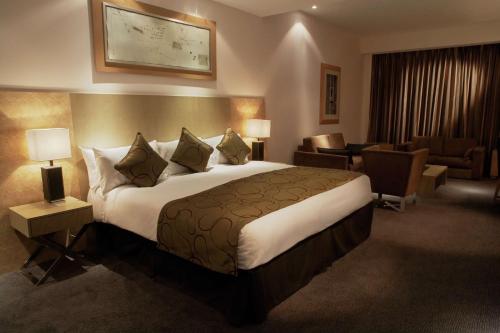 Park Plaza Cardiff - image 2