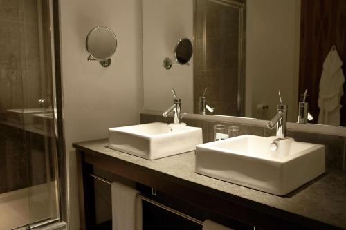 Park Plaza Cardiff - image 13
