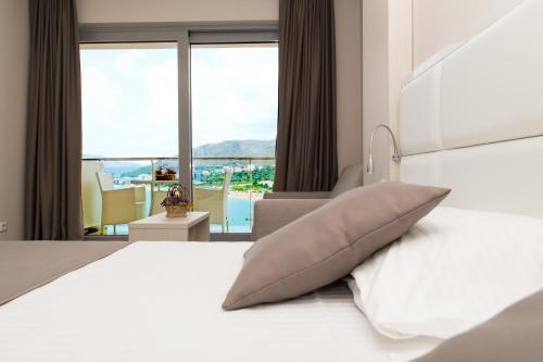 Hotel Ponta Nova Room Type - Deluxe Double Room with Sea View