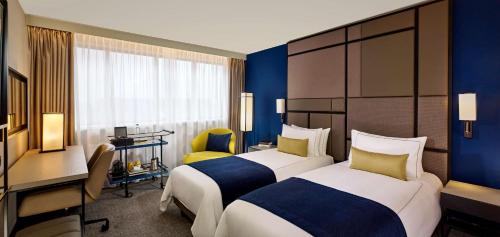 2 twin beds