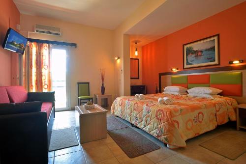 1 double bed, 1 twin bed