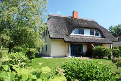 B&B Puddemin - Komfortables Reetdachferienhaus Hasel 1 - Bed and Breakfast Puddemin