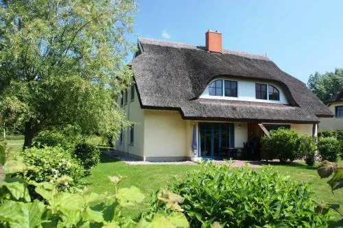 Komfortables Reetdachferienhaus Hasel 1 in Puddemin, Deutschland