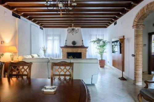 Andalusian Villa w/ Pool, Garden & Barbecue