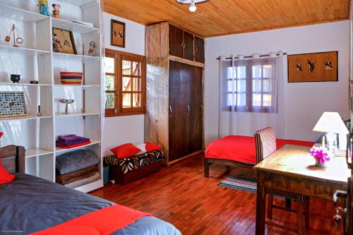 Twin Room with Garden View image 3