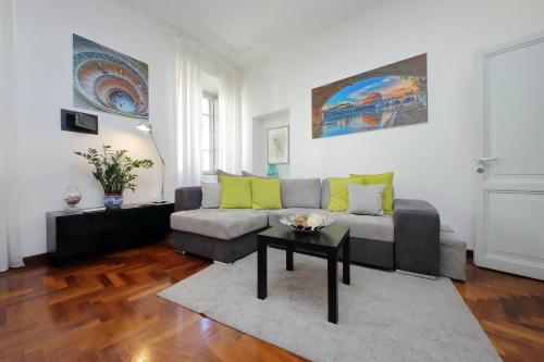 LUXURY APARTMENT VATICANO-S'PETER BASILICA - NETFLIX Wifi - AirCond