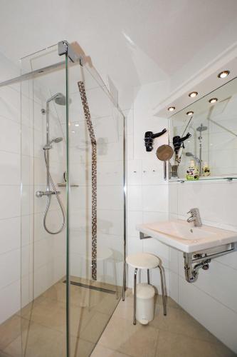 Reetdachhaus Malve 3 im Feriendorf Puddeminer Wiek Reetdachhaus Malve 3 im Feriendorf Puddeminer Wiek