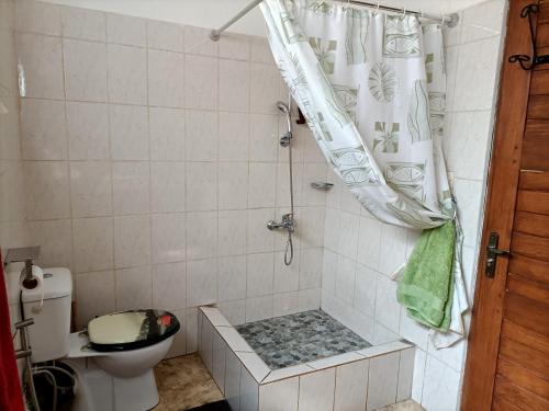 Twin Room with Garden View image 9