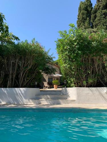 Maison Fruitier with pool at 15m from the Beach