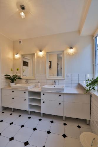 Apartment Bursztynowy Old Town - image 5