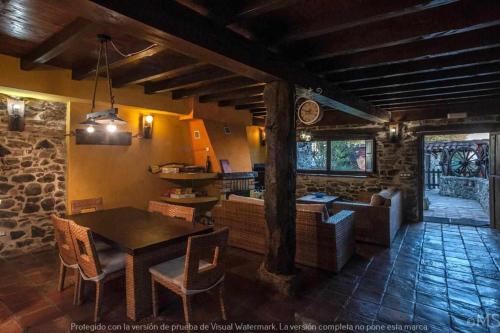 CASA RURAL LA CORVA in Triollo