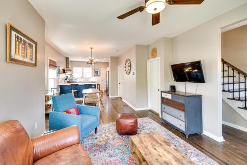 Pet-Friendly Home - 6 Mi to Downtown Milwaukee! in West Allis, USA