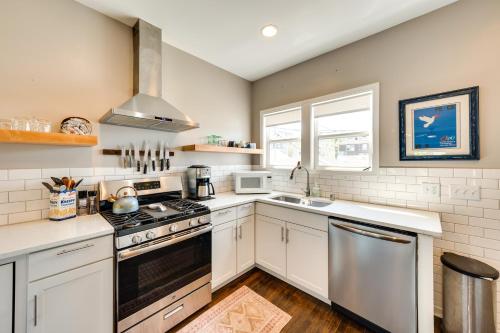 Pet-Friendly Home - 6 Mi to Downtown Milwaukee! in West Allis, USA