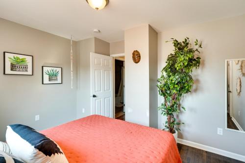 Pet-Friendly Home - 6 Mi to Downtown Milwaukee!