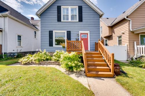 Pet-Friendly Home - 6 Mi to Downtown Milwaukee!