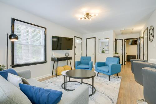 Modern Raleigh Vacation Rental about 3 Mi to Downtown! in Raleigh, USA