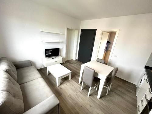 Facilities, H&A Guest House in Divjake