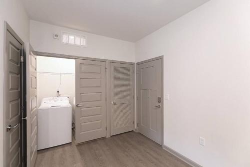 Modern Luxe Condo Near Charlotte in Concord, USA
