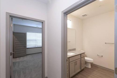 Modern Luxe Condo Near Charlotte in Concord, USA