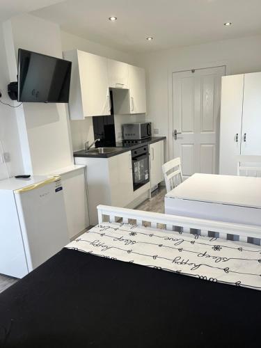 Modern Comfy One Bed Apartment - Free Parking - Glasgow