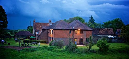 Dog House Hotel by Greene King Inns - image 5