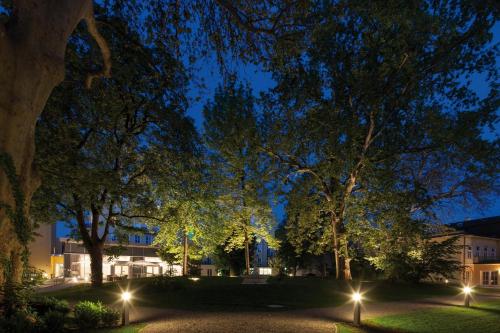 Kert, Austria Trend Parkhotel Schonbrunn Wien in 13. kerület - Hietzing