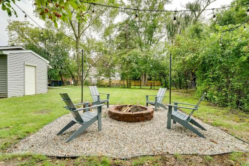 4 Mi to Michigan Stadium Cozy Home with Fire Pit! in Ann Arbor, USA