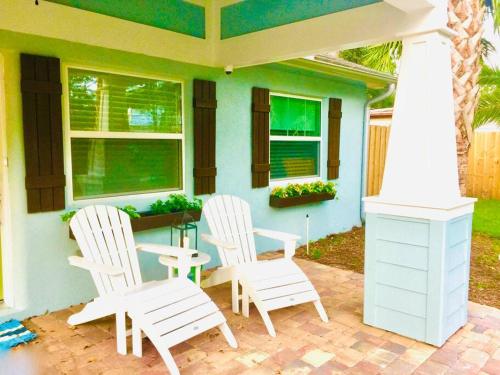 Jacksonville Blue Bungalow Retreat Comfortable 2 Bedroom Haven in Jacksonville, USA